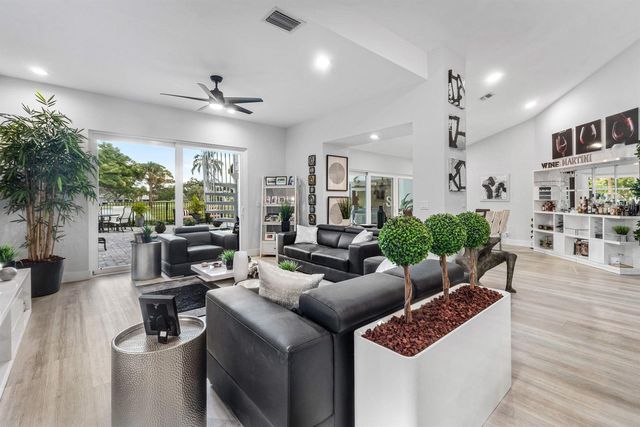 13138 Touchstone Place, Palm Beach Gardens, FL 33418