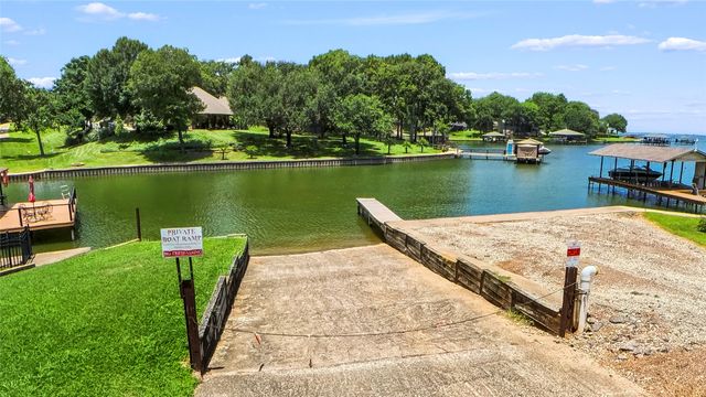 151 Tall Oaks, Streetman, TX 75859