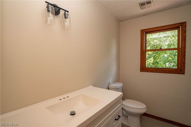 6104 Shipslanding Avenue NW, Canton, OH 44718