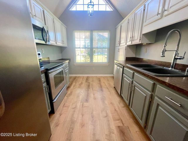 4442 Southbridge Ct, Louisville, KY 40272