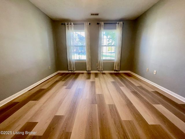 4442 Southbridge Ct, Louisville, KY 40272