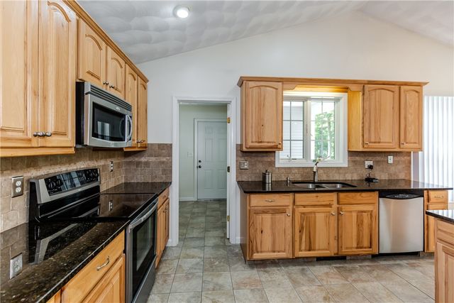 167 Cranberry Ridge Road, Glocester, RI 02857