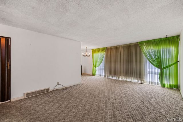 569 Woodstock Avenue, Tonawanda, NY 14150