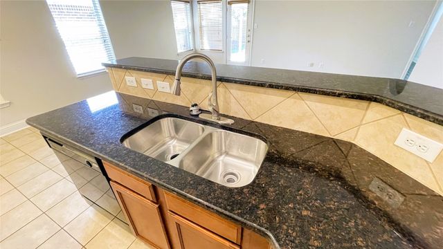 8108 Tierra Del Sol Road, Arlington, TX 76002