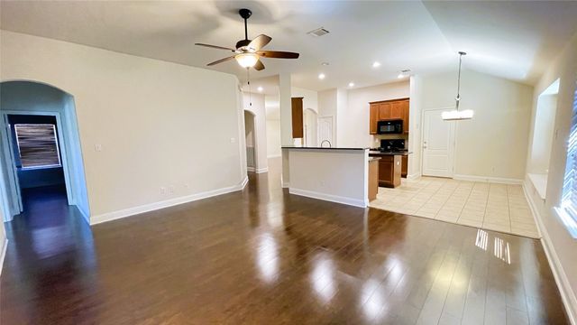 8108 Tierra Del Sol Road, Arlington, TX 76002