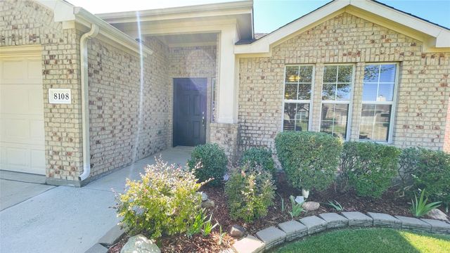 8108 Tierra Del Sol Road, Arlington, TX 76002