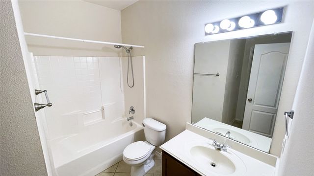 8108 Tierra Del Sol Road, Arlington, TX 76002