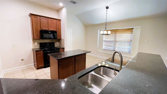 8108 Tierra Del Sol Road, Arlington, TX 76002