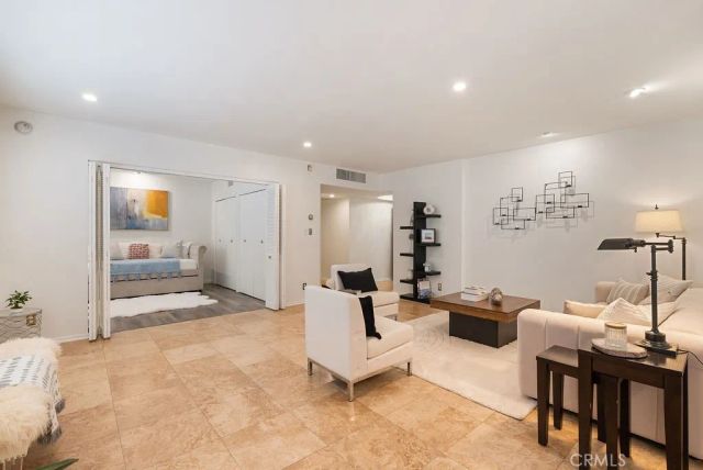 419 N Oakhurst Drive 102, Beverly Hills, CA 90210