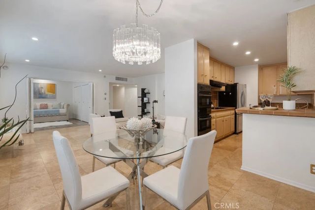 419 N Oakhurst Drive 102, Beverly Hills, CA 90210