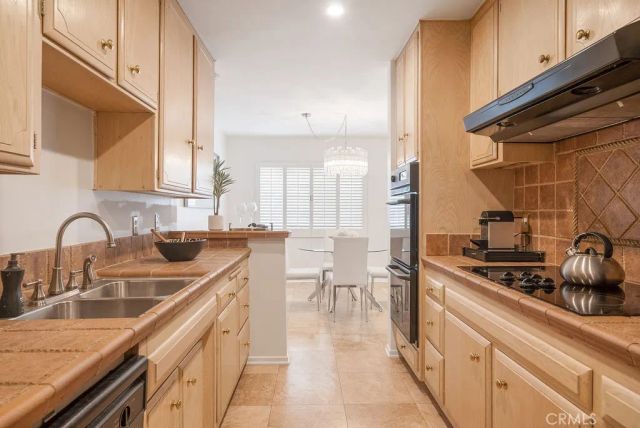 419 N Oakhurst Drive 102, Beverly Hills, CA 90210