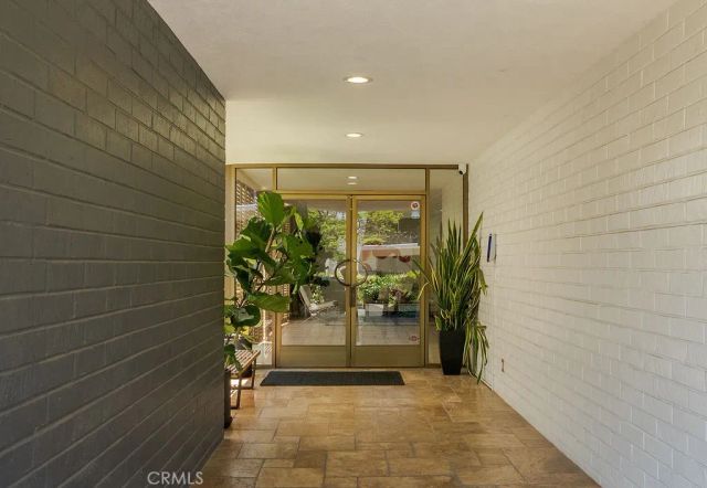 419 N Oakhurst Drive 102, Beverly Hills, CA 90210