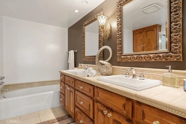 419 N Oakhurst Drive 102, Beverly Hills, CA 90210