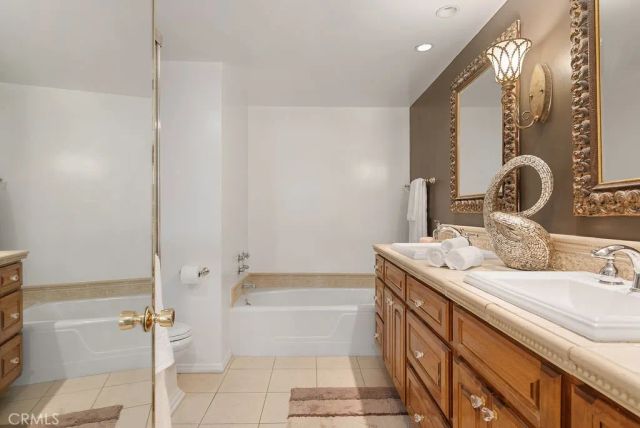 419 N Oakhurst Drive 102, Beverly Hills, CA 90210