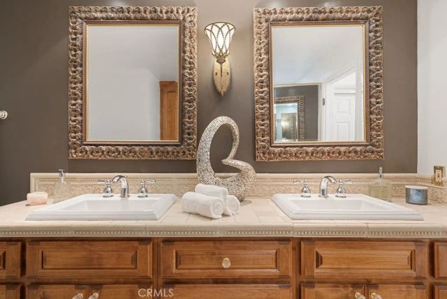 419 N Oakhurst Drive 102, Beverly Hills, CA 90210