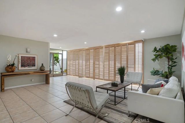 419 N Oakhurst Drive 102, Beverly Hills, CA 90210