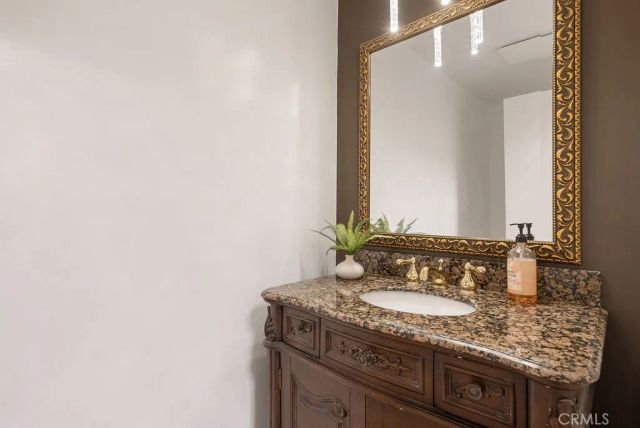 419 N Oakhurst Drive 102, Beverly Hills, CA 90210