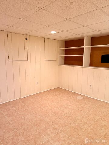 100 New York Avenue, Metuchen, NJ 08840