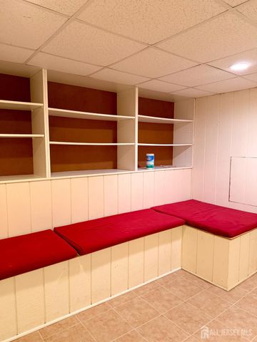 100 New York Avenue, Metuchen, NJ 08840