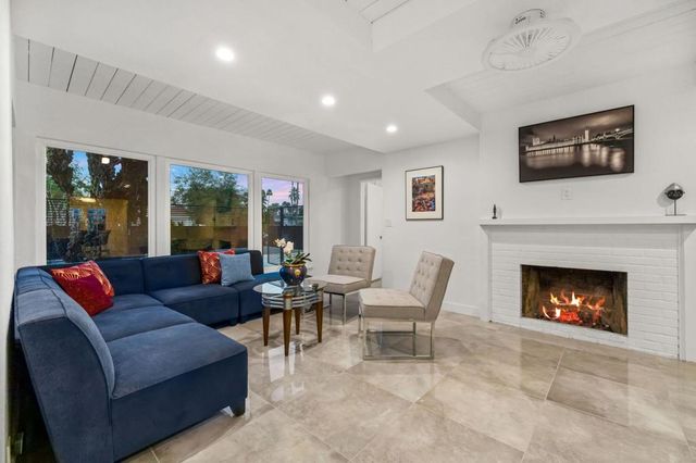 971 E San Lucas Road, Palm Springs, CA 92264