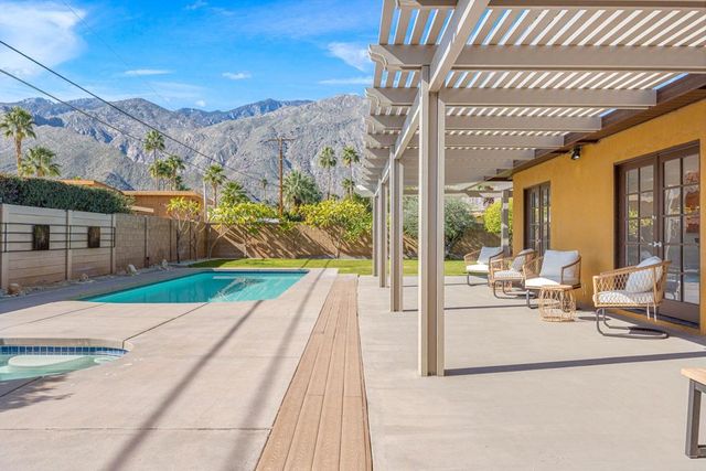 971 E San Lucas Road, Palm Springs, CA 92264