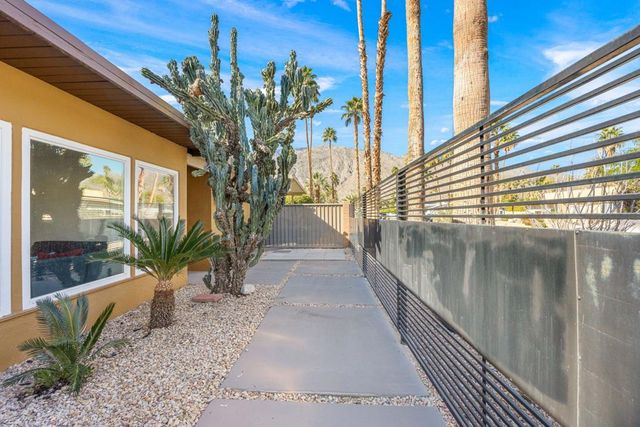 971 E San Lucas Road, Palm Springs, CA 92264