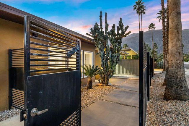 971 E San Lucas Road, Palm Springs, CA 92264