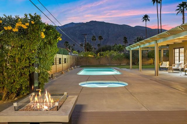 971 E San Lucas Road, Palm Springs, CA 92264