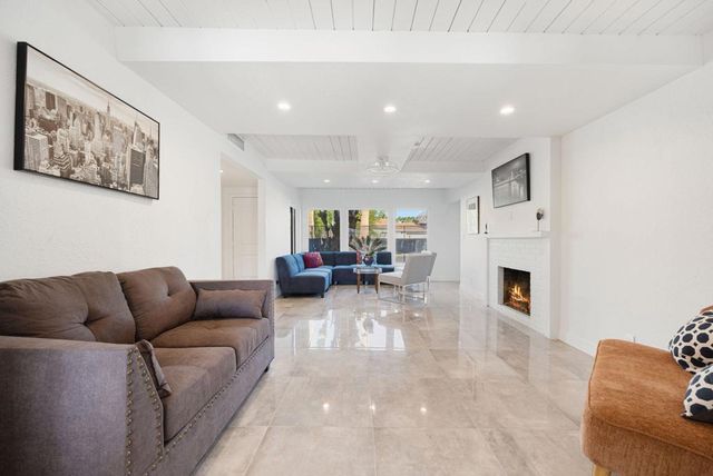 971 E San Lucas Road, Palm Springs, CA 92264