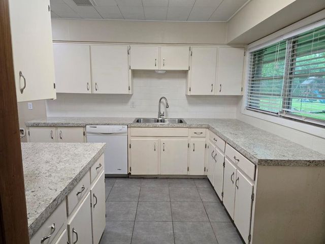 117 Lazy Lane, Lake Jackson, TX 77566