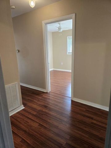 117 Lazy Lane, Lake Jackson, TX 77566