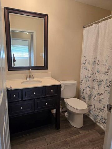 117 Lazy Lane, Lake Jackson, TX 77566