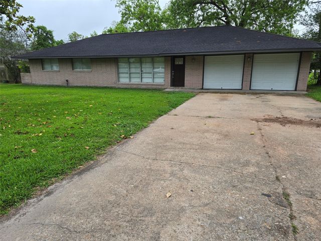 117 Lazy Lane, Lake Jackson, TX 77566