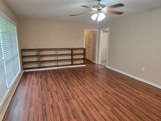 117 Lazy Lane, Lake Jackson, TX 77566