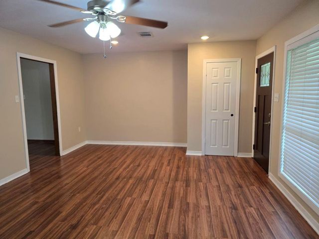 117 Lazy Lane, Lake Jackson, TX 77566