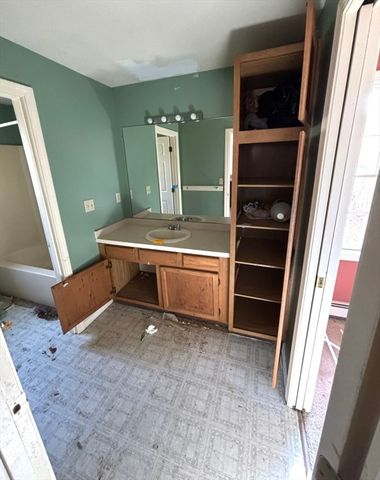 18 Anthony Dr, Barnstable, MA 02601