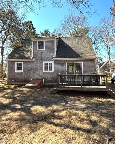 18 Anthony Dr, Barnstable, MA 02601
