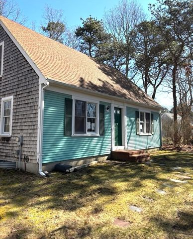 18 Anthony Dr, Barnstable, MA 02601