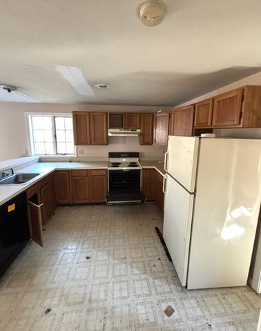 18 Anthony Dr, Barnstable, MA 02601