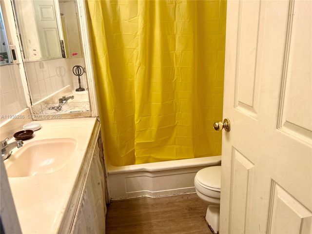 8732 SW 16th Street, Davie, FL 33324