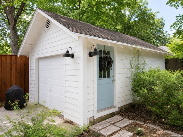 211 MONTCLAIR ST, San Antonio, TX 78209