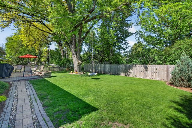 223 Willow Lane, Geneva, IL 60134