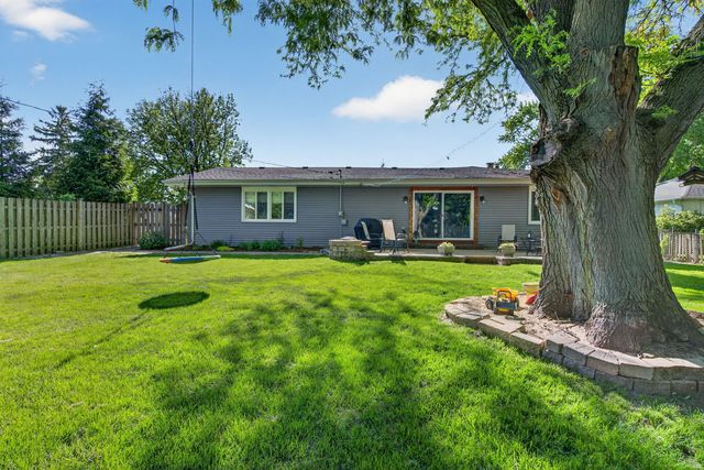 223 Willow Lane, Geneva, IL 60134