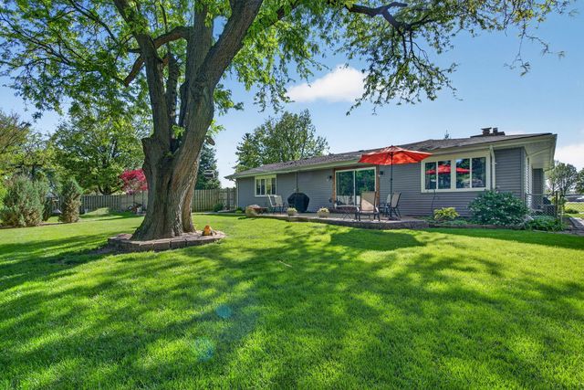 223 Willow Lane, Geneva, IL 60134