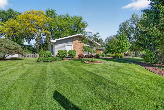 223 Willow Lane, Geneva, IL 60134