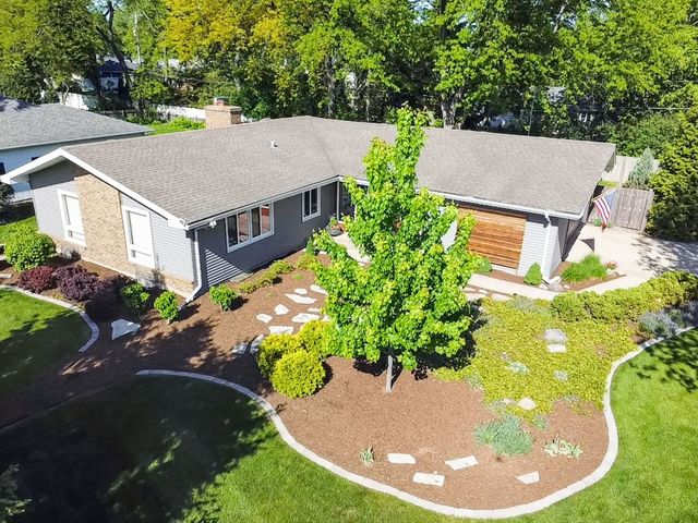 223 Willow Lane, Geneva, IL 60134