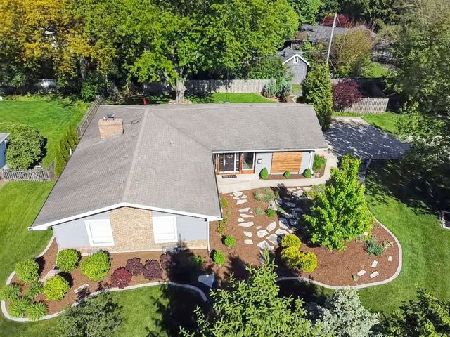 223 Willow Lane, Geneva, IL 60134