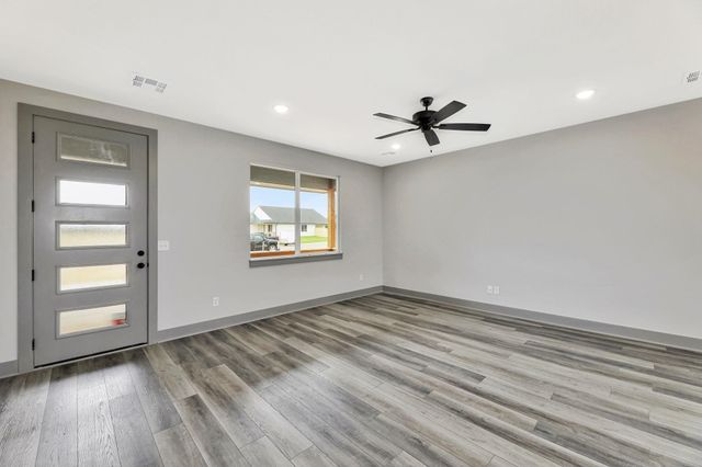 5530 W 42nd Street South, Wichita, KS 67215