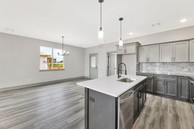 5530 W 42nd Street South, Wichita, KS 67215