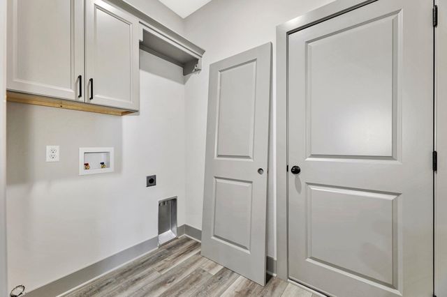 5530 W 42nd Street South, Wichita, KS 67215